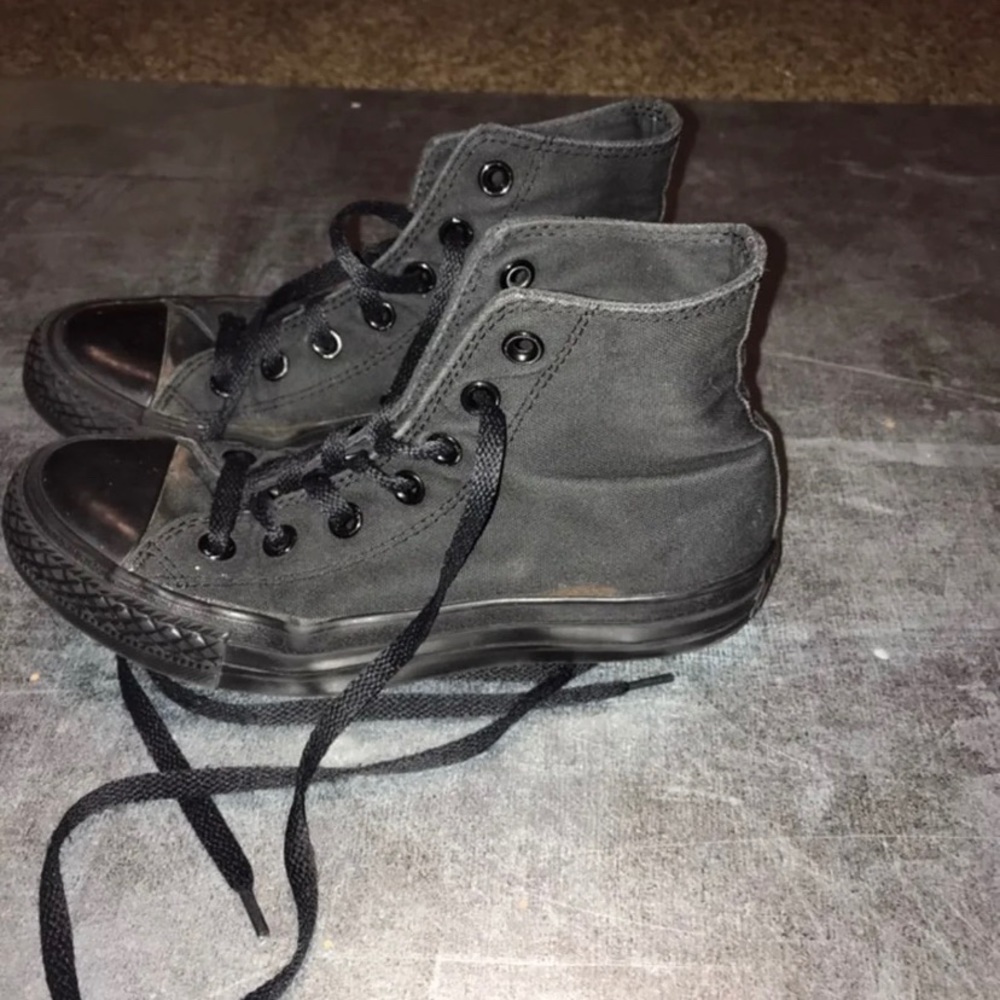 Black converse